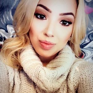 Meet your Posher, Isabel